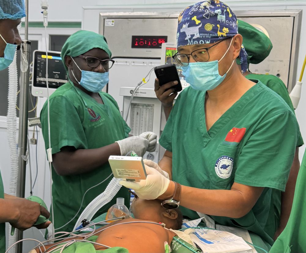 
上海儿童医学中心黄牛代挂号电话票贩子号贩子网上预约挂号,住院检查加快,“生命是我最看重的”——记为救人牺牲的中国援坦桑尼亚医生张军桥