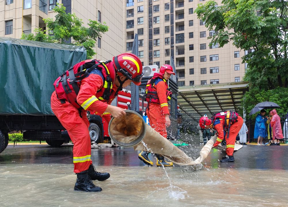 
江苏省中西医结合医院黄牛代挂号电话票贩子号贩子网上预约挂号,住院检查加快,紧急转移，奋力抢险——鄂西南多地抗洪救灾一线见闻