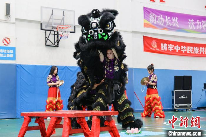 
上海中山医院黄牛代挂号电话票贩子号贩子网上预约挂号,住院检查加快,“洋雷锋”勇救落水者背后：俄罗斯姑娘的中国功夫梦