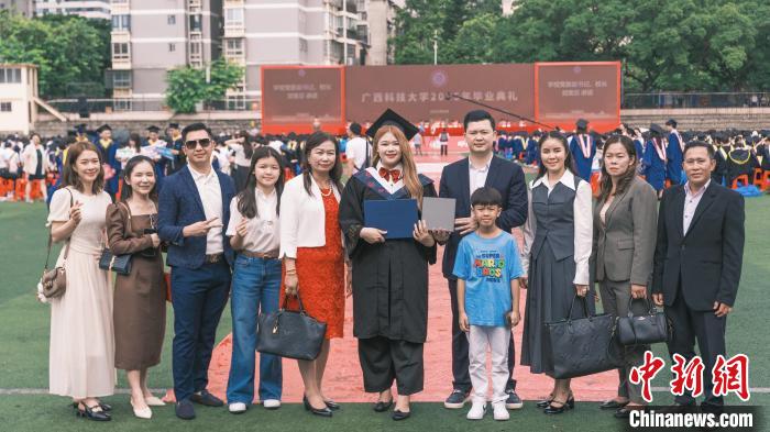 
北京西苑医院黄牛代挂号电话票贩子号贩子网上预约挂号,住院检查加快,东盟学子广西毕业：老挝女孩圆医学梦 印尼兄妹盼归国创业