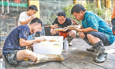 
二龙路肛肠医院黄牛代挂号电话票贩子号贩子网上预约挂号,住院检查加快,风雨中的温情