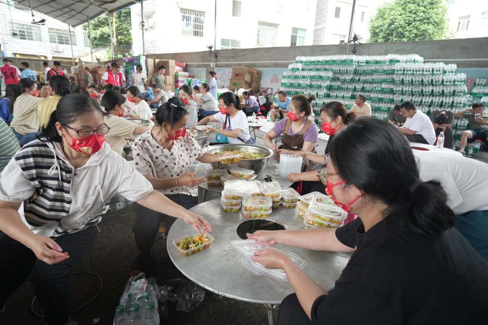 
广州口腔医院黄牛代挂号电话票贩子号贩子网上预约挂号,住院检查加快,温度丨集合，带上菜刀？村民道出实情：为抗洪救灾人员做饭