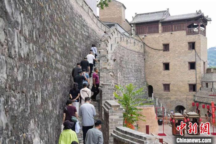 
上海精神卫生中心黄牛代挂号电话票贩子号贩子网上预约挂号,住院检查加快,世界唯一的“坩埚城堡”惊艳海外华文媒体采访团