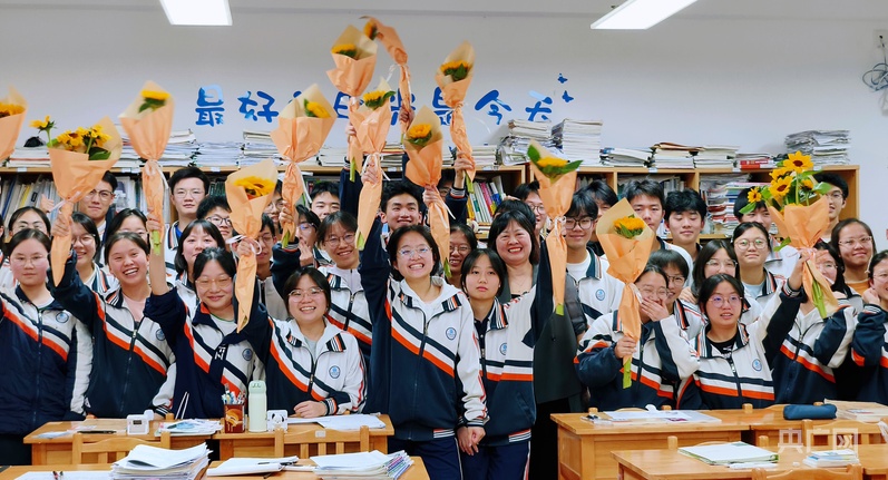
广东省中医院黄牛代挂号电话票贩子号贩子网上预约挂号,住院检查加快,我的高考丨“特别的礼物”让“最后一课”温情满满