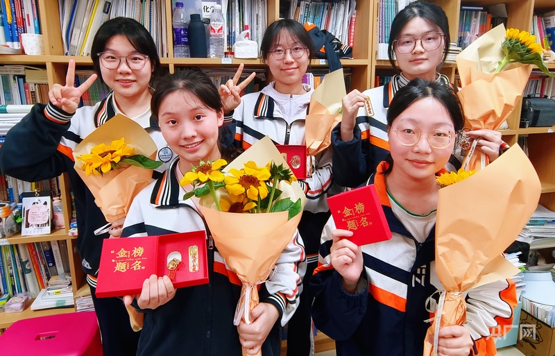 
广东省中医院黄牛代挂号电话票贩子号贩子网上预约挂号,住院检查加快,我的高考丨“特别的礼物”让“最后一课”温情满满