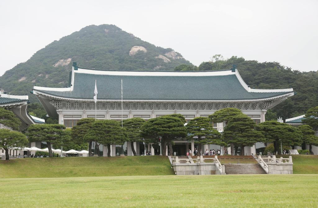 
南京医科大学第二附属医院黄牛号贩子票贩子代网上预约代挂号电话李在明谈履职首日：总统府“空无一物”