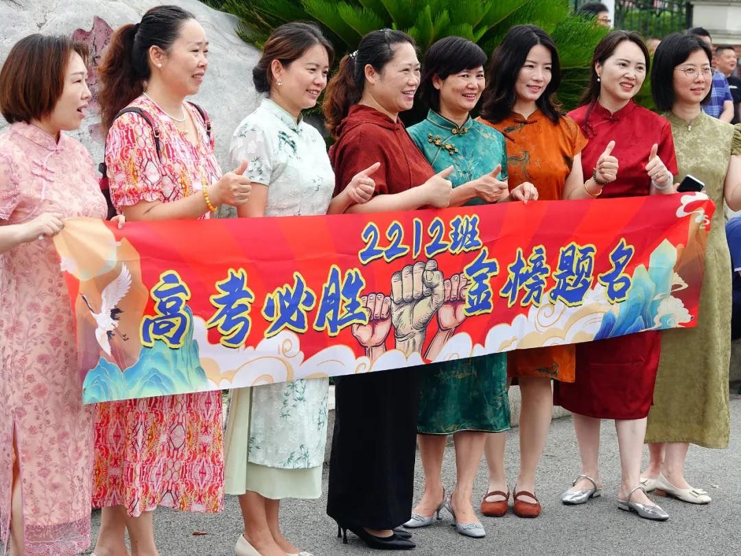 
上海儿童医学中心黄牛代挂号电话票贩子号贩子网上预约挂号,住院检查加快,这些高考送考名场面 满满都是仪式感