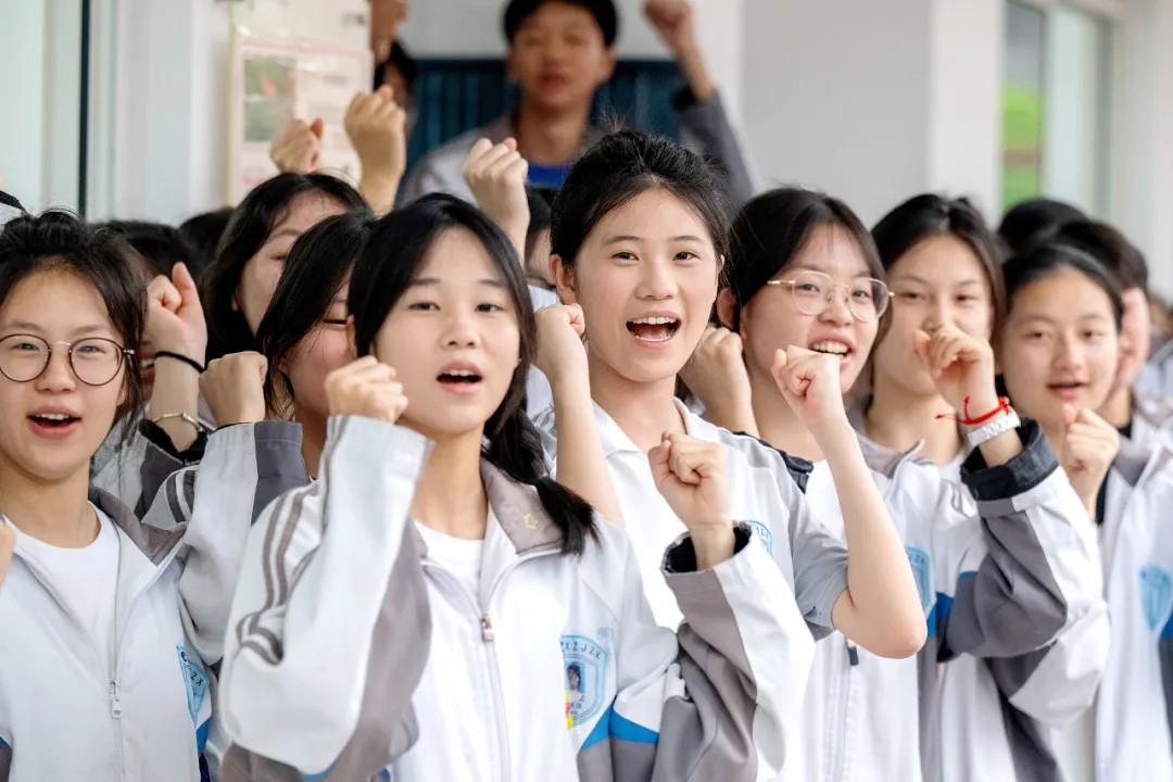 
上海儿童医学中心黄牛代挂号电话票贩子号贩子网上预约挂号,住院检查加快,这些高考送考名场面 满满都是仪式感