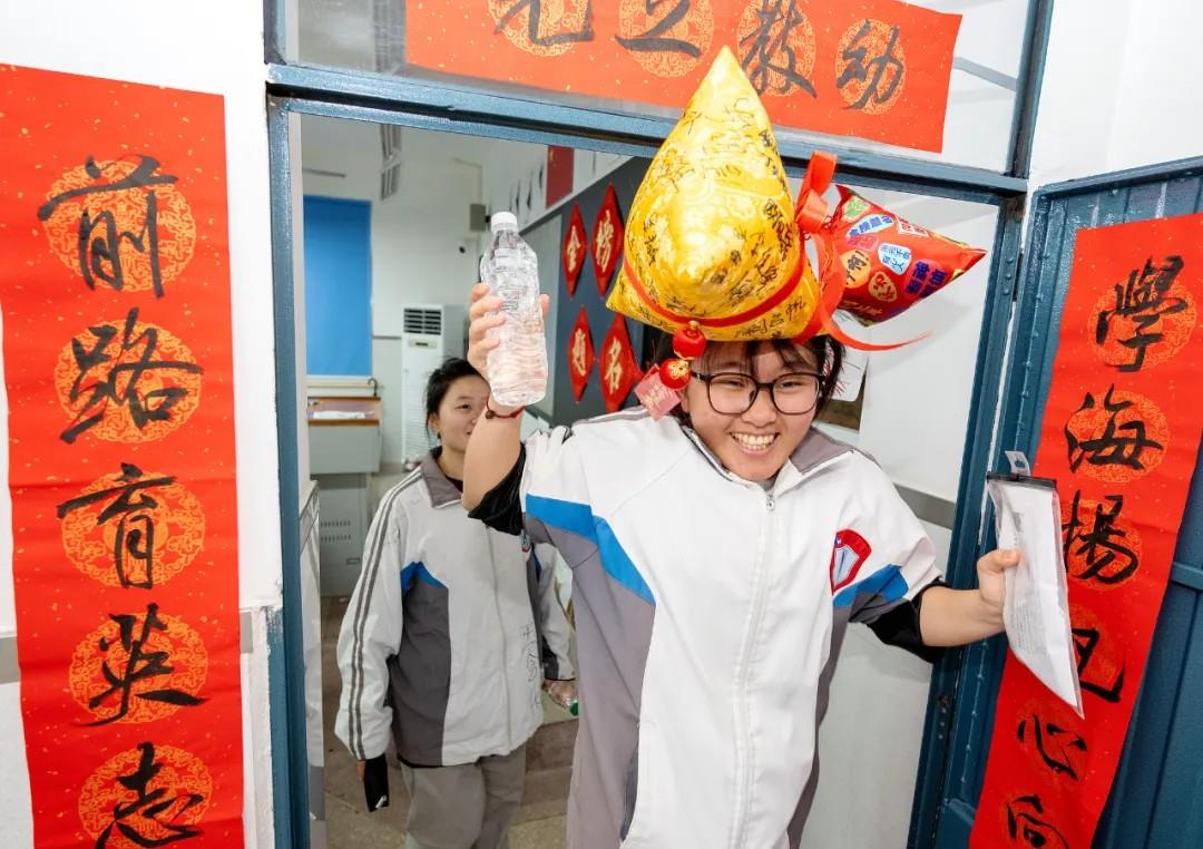 
上海儿童医学中心黄牛代挂号电话票贩子号贩子网上预约挂号,住院检查加快,这些高考送考名场面 满满都是仪式感