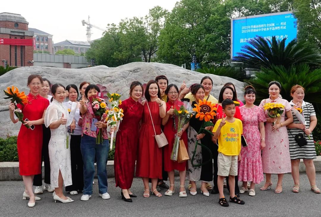 
上海儿童医学中心黄牛代挂号电话票贩子号贩子网上预约挂号,住院检查加快,这些高考送考名场面 满满都是仪式感