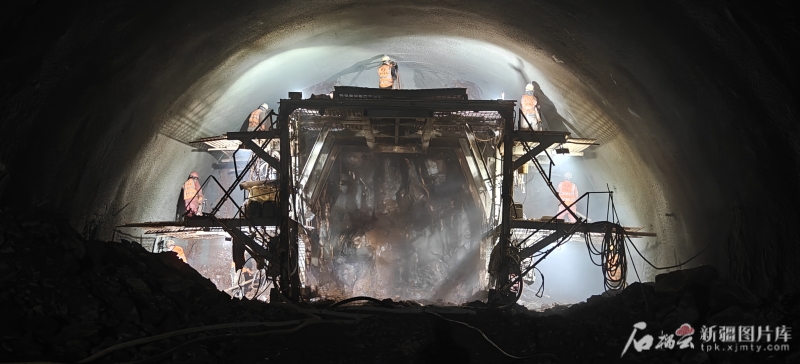 
南京鼓楼医院黄牛代挂号电话票贩子号贩子网上预约挂号,住院检查加快,节日期间，新疆项目建设劲头不减