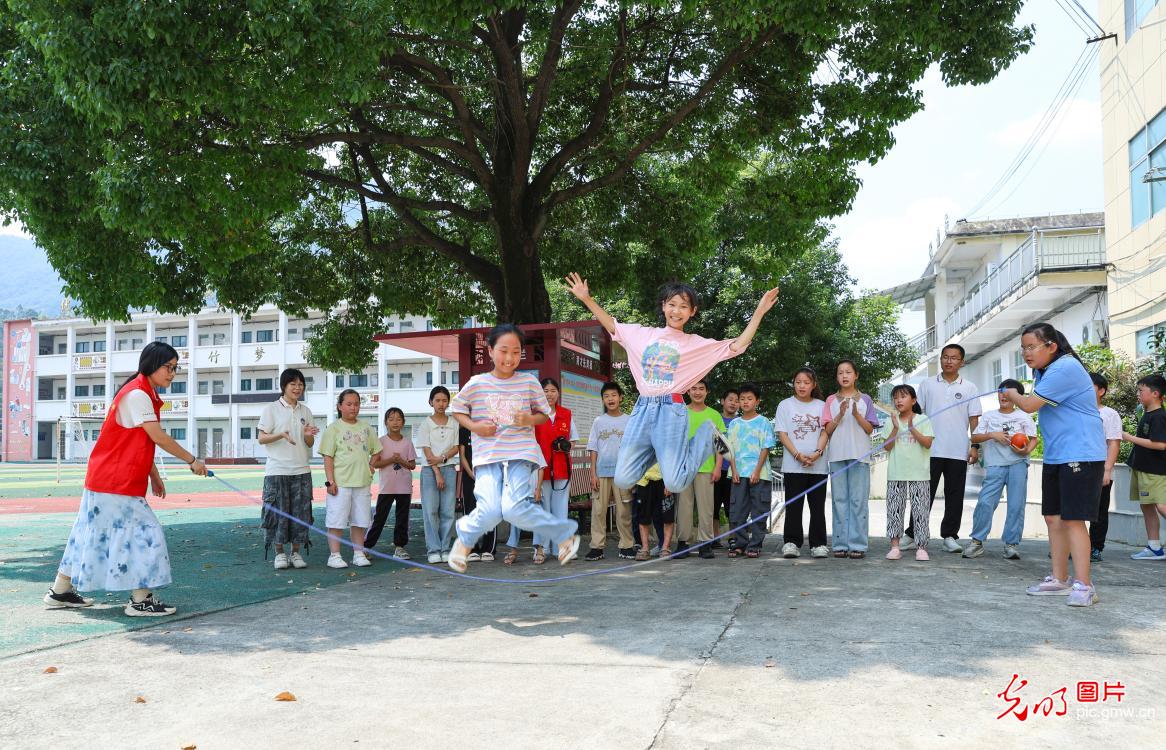 
长春吉大一院黄牛代挂号电话票贩子号贩子网上预约挂号,住院检查加快,青春在奉献中闪光 爱心暑托护航儿童快乐成长