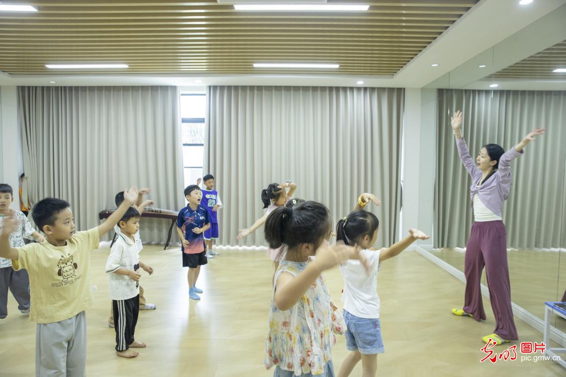 
长春吉大一院黄牛代挂号电话票贩子号贩子网上预约挂号,住院检查加快,青春在奉献中闪光 爱心暑托护航儿童快乐成长