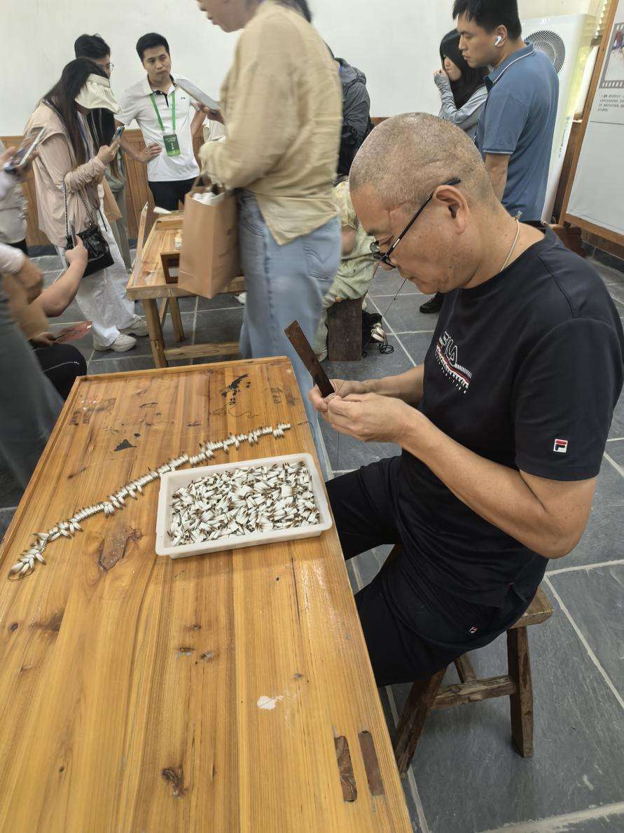 
空军特色医学中心黄牛代挂号电话票贩子号贩子网上预约挂号,住院检查加快,活力中国调研行｜妙笔挥洒千秋韵