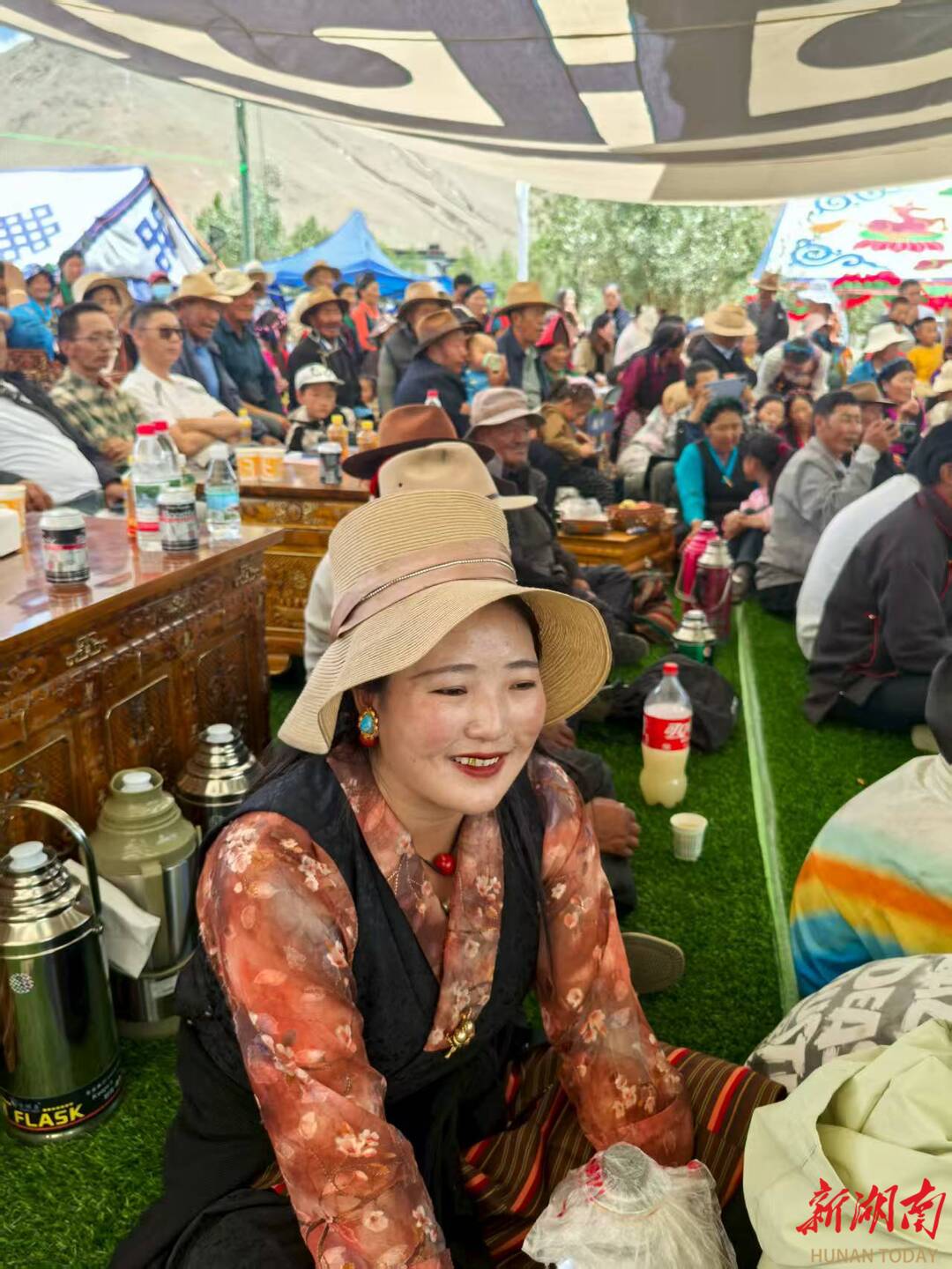 
杭州市七医院黄牛代挂号电话票贩子号贩子网上预约挂号,住院检查加快,湘巴藏戏的希望，跟着小小的身影往前奔！