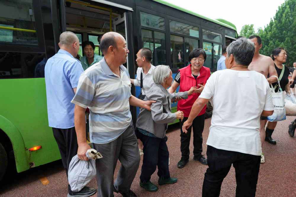 
广州各大医院黄牛代挂号电话票贩子号贩子网上预约挂号,住院检查加快,北京密云抗击暴雨灾害一线见闻