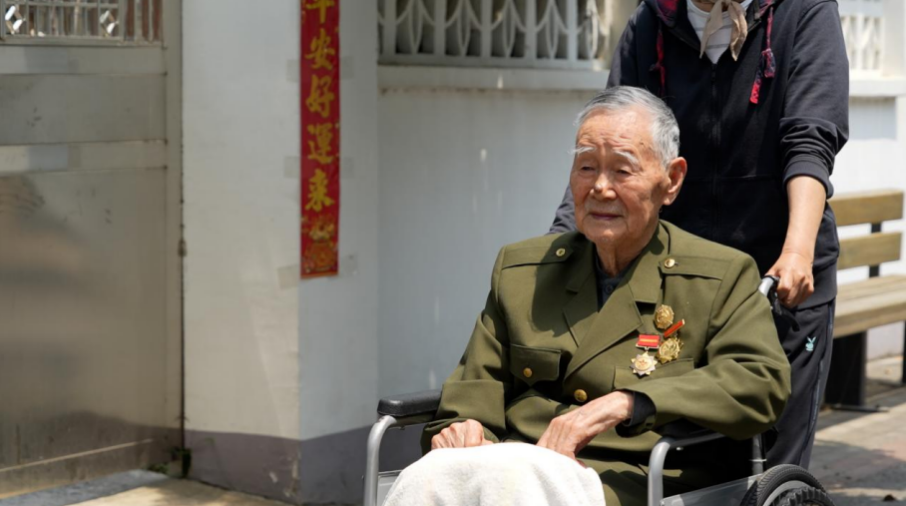 
空军特色医学中心黄牛代挂号电话票贩子号贩子网上预约挂号,住院检查加快,归来仍是少年｜消炎药人命关天！老军医一声“不能忘”震撼人心