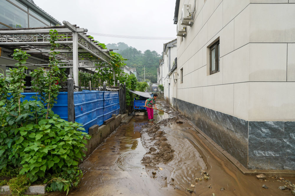 
广州各大医院黄牛代挂号电话票贩子号贩子网上预约挂号,住院检查加快,北京密云抗击暴雨灾害一线见闻