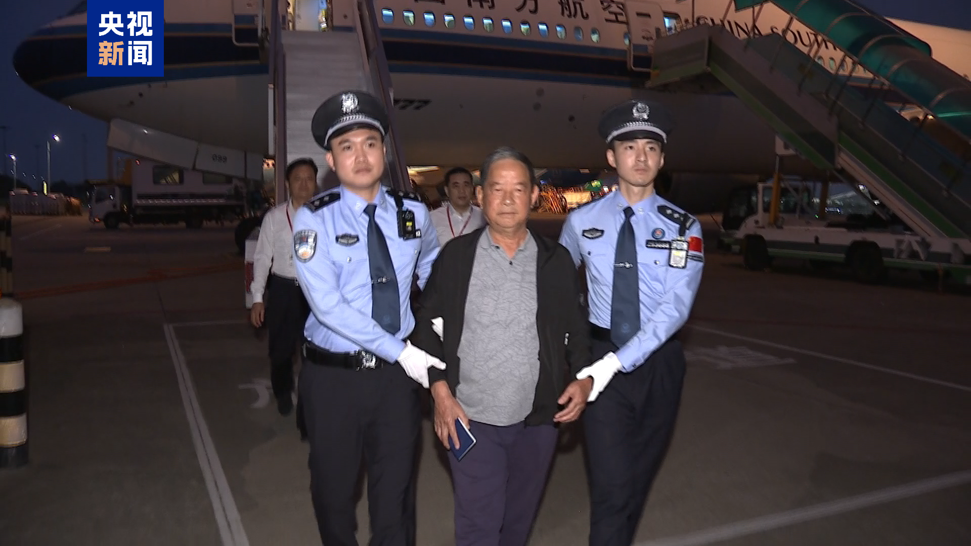 
上海第九人民医院黄牛代挂号电话票贩子号贩子网上预约挂号,住院检查加快,外逃28年 “百名红通人员”梁锦文回国投案