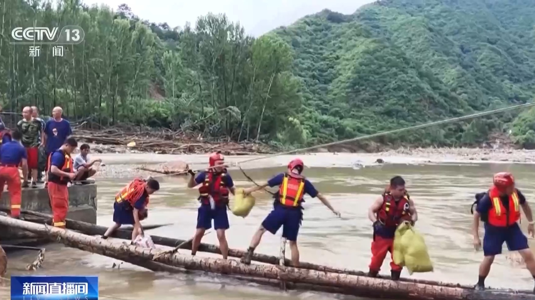 
北京大学第六医院黄牛代挂号电话票贩子号贩子网上预约挂号,住院检查加快,断桥上架木桥、悬崖上架绳索 救援人员为灾区群众搭建生命通道