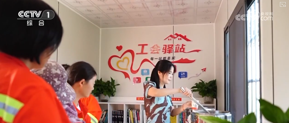 
南京各大医院黄牛代挂号电话票贩子号贩子网上预约挂号,住院检查加快,丝丝“凉意”彰显民生“温度”！暖心服务应对“烤”验 保障百姓生产生活稳定