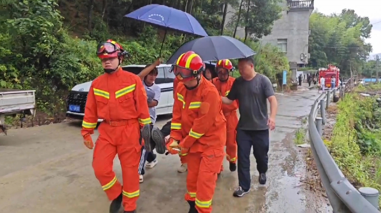 
南京各大医院黄牛代挂号电话票贩子号贩子网上预约挂号,住院检查加快,景区关闭、群众转移……台风“丹娜丝”逼近 浙江各地严阵以待