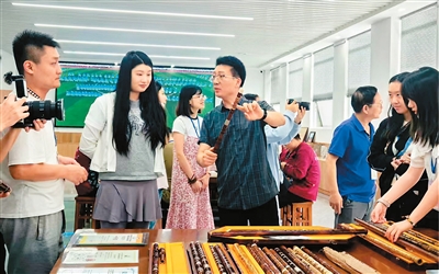
上海仁济医院黄牛代挂号电话票贩子号贩子网上预约挂号,住院检查加快,“让更多人看见这里的美好”