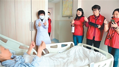 
上海各大医院黄牛代挂号电话票贩子号贩子网上预约挂号,住院检查加快,一场追思会 拳拳念母心（退病录·走近医务社工④）