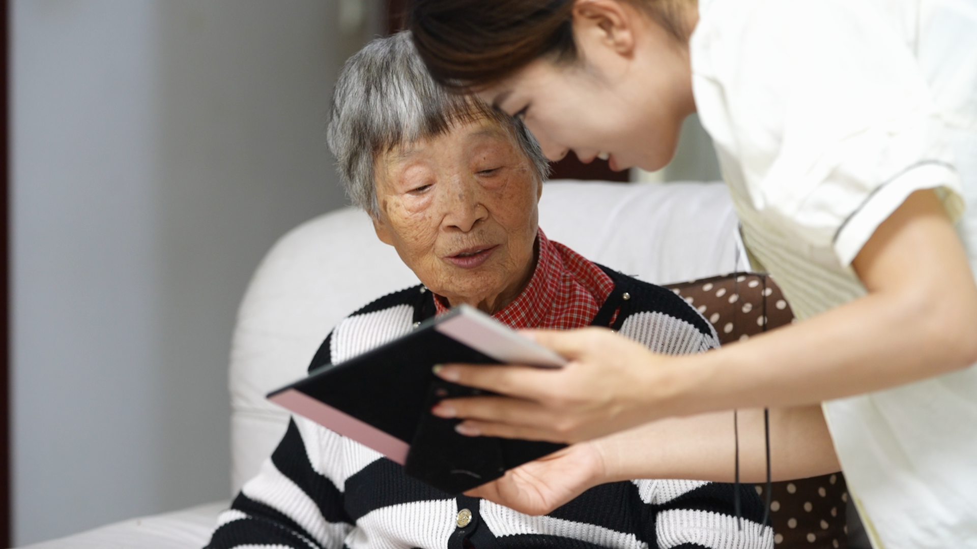 
北京北大口腔医院黄牛代挂号电话票贩子号贩子网上预约挂号,住院检查加快,“90”后告诉90后： 什么是烙印