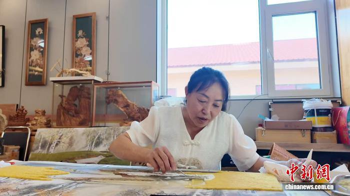 
浙江第二医院黄牛代挂号电话票贩子号贩子网上预约挂号,住院检查加快,（乡村行·看振兴）内蒙古林区：树皮作画 生活开“花”