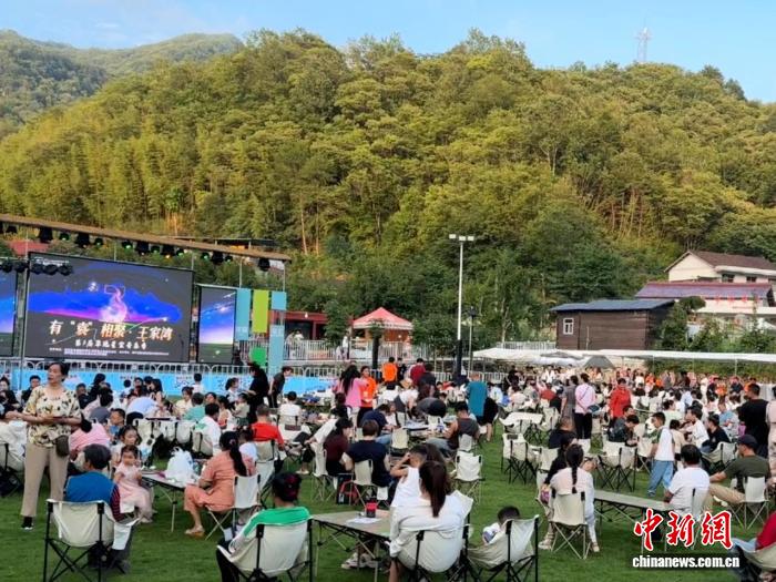 
广州肿瘤医院黄牛代挂号电话票贩子号贩子网上预约挂号,住院检查加快,（走进中国乡村）清凉秦岭藏商机 “熊猫经济”激活山水价值
