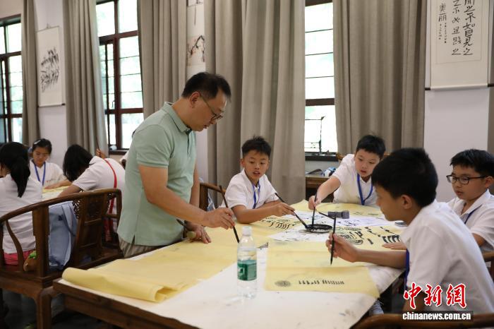 
浙江医院黄牛代挂号电话票贩子号贩子网上预约挂号,住院检查加快,华裔青少年古都西安探寻汉字魅力