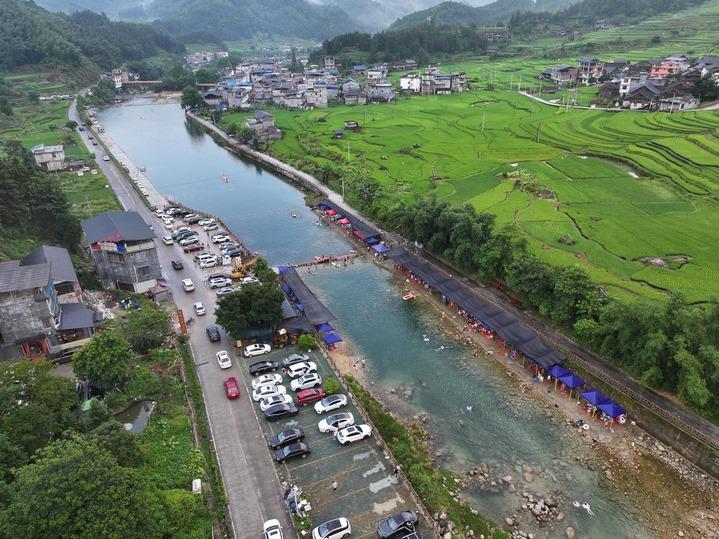 
上海肿瘤医院黄牛代挂号电话票贩子号贩子网上预约挂号,住院检查加快,人气旺 文旅热 消费兴——中国暑期经济“热”力四射