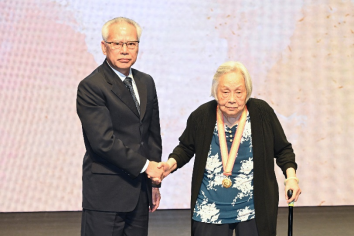 
北京大学第一医院黄牛代挂号电话票贩子号贩子网上预约挂号,住院检查加快,澳门向两位抗战烈士家属颁授纪念章