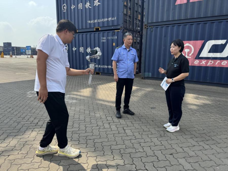 
上海中山医院黄牛代挂号电话票贩子号贩子网上预约挂号,住院检查加快,龙行龘龘我的港，“钢铁驼队”从这里鸣笛启程