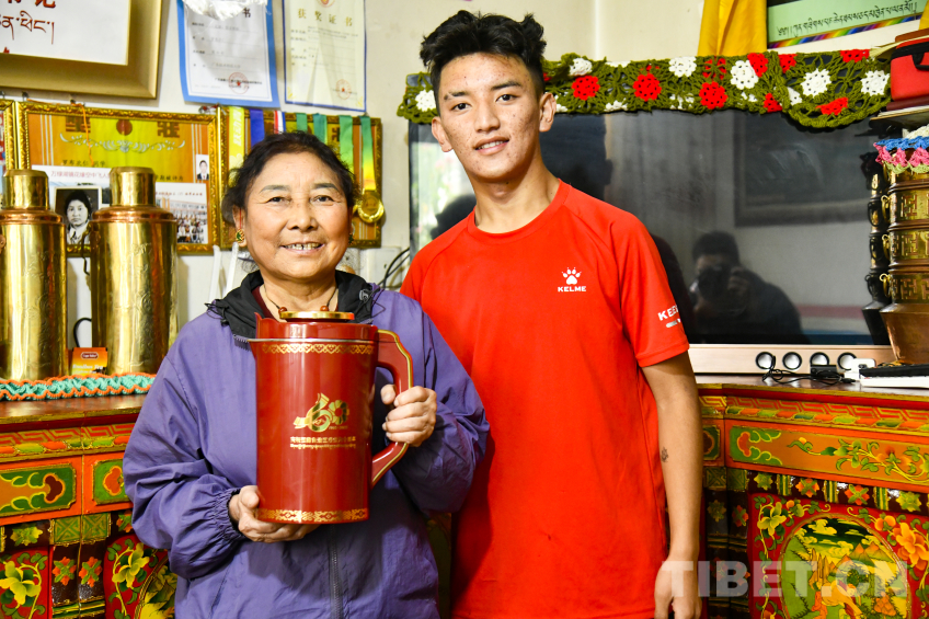 
博爱医院黄牛代挂号电话票贩子号贩子网上预约挂号,住院检查加快,【辉煌60载 魅力新西藏】阿佳卓嘎家的酥油茶“出锅”啦