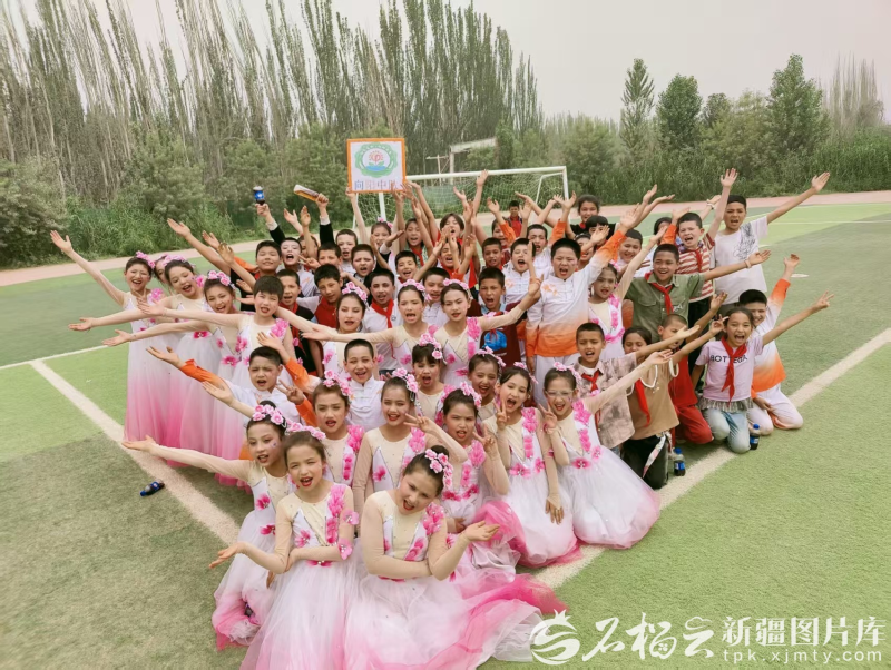 
长春吉大一院黄牛代挂号电话票贩子号贩子网上预约挂号,住院检查加快,70年数新疆丨从文盲率90%到义务教育全覆盖