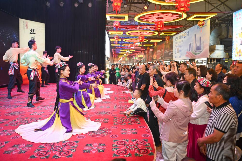 
杭州中医院黄牛代挂号电话票贩子号贩子网上预约挂号,住院检查加快,一颗老汉瓜里的新疆故事：从 “带不出新疆” 到 “香飘千万家”