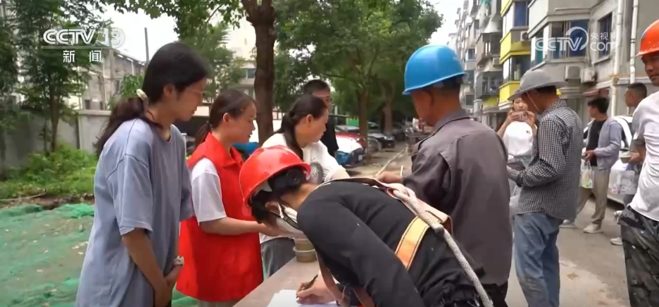 
沈阳医大一院黄牛代挂号电话票贩子号贩子网上预约挂号,住院检查加快,爱心驿站、“清凉小摊”……各地推出暖心举措 为户外劳动者送上夏日“清凉礼包”