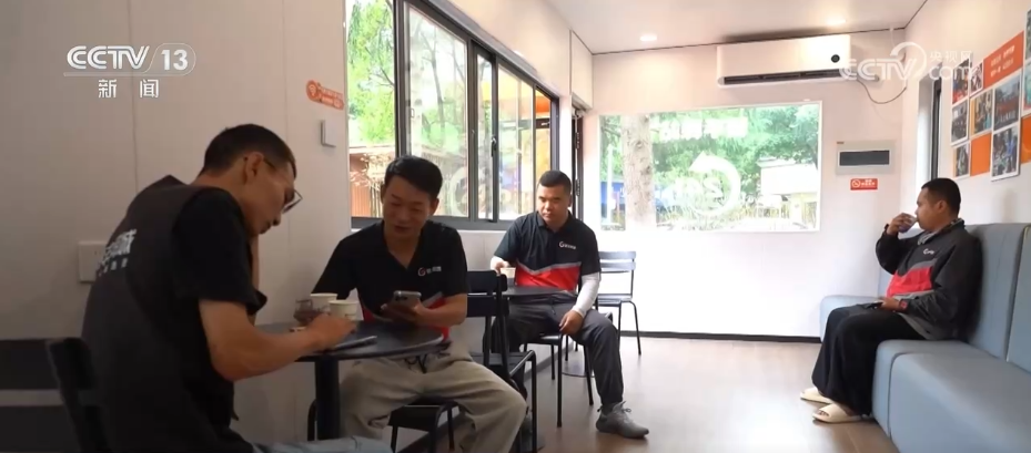 
沈阳医大一院黄牛代挂号电话票贩子号贩子网上预约挂号,住院检查加快,爱心驿站、“清凉小摊”……各地推出暖心举措 为户外劳动者送上夏日“清凉礼包”