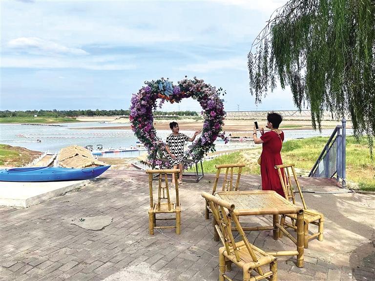 
北京世纪坛医院黄牛代挂号电话票贩子号贩子网上预约挂号,住院检查加快,县域消费向“新”而行