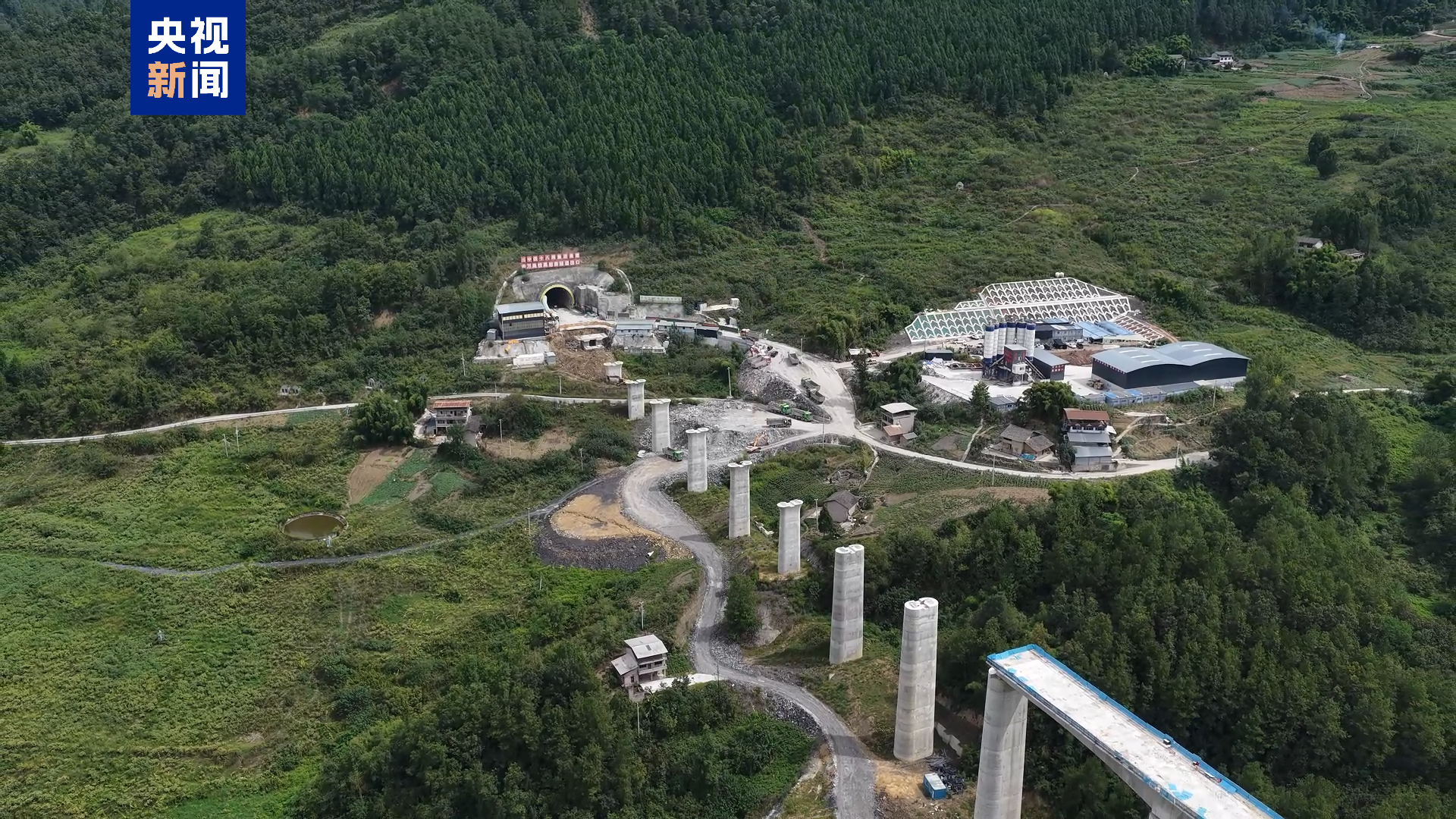 
北京大学人民医院黄牛代挂号电话票贩子号贩子网上预约挂号,住院检查加快,新渝万高铁黑岩寨隧道顺利贯通