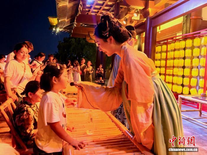 
北京世纪坛医院黄牛代挂号电话票贩子号贩子网上预约挂号,住院检查加快,（神州写真）沉浸式剧场兴起 成中国游客旅途“新景”