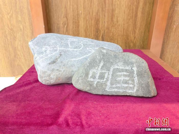 
南京军区总医院黄牛代挂号电话票贩子号贩子网上预约挂号,住院检查加快,（砥砺奋进七十载 天山南北谱华章）布茹玛汗·毛勒朵：护边60余载 在“西极”刻“中国石”