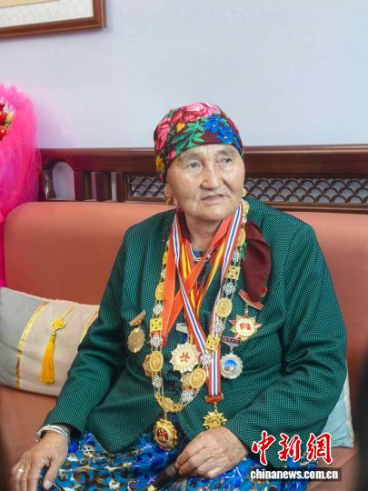 
南京军区总医院黄牛代挂号电话票贩子号贩子网上预约挂号,住院检查加快,（砥砺奋进七十载 天山南北谱华章）布茹玛汗·毛勒朵：护边60余载 在“西极”刻“中国石”