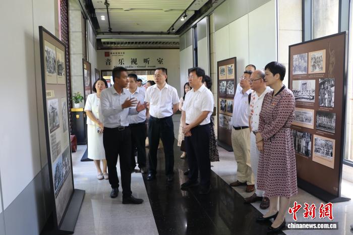 
上海瑞金医院黄牛代挂号电话票贩子号贩子网上预约挂号,住院检查加快,“万里同心”特展开幕 南侨机工后人忆抗战岁月