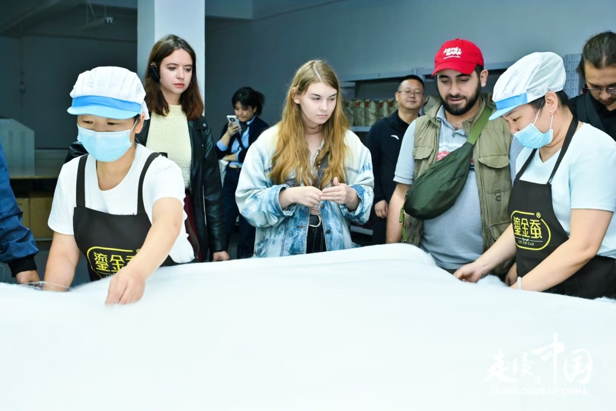 
上海精神卫生中心黄牛代挂号电话票贩子号贩子网上预约挂号,住院检查加快,走近石泉池河养蚕故事 外国记者感叹中国乡村振兴新进程