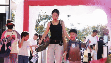 
北京肿瘤医院黄牛代挂号电话票贩子号贩子网上预约挂号,住院检查加快,科技感拉满！“开学第一课”上种下新梦想