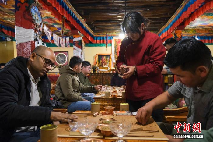 
天津眼科医院黄牛代挂号电话票贩子号贩子网上预约挂号,住院检查加快,外国媒体人西藏行：感受真实的高原发展