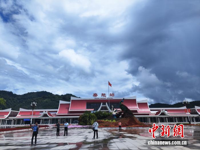 
杭州市第一人民医院黄牛代挂号电话票贩子号贩子网上预约挂号,住院检查加快,既有速度又有温度！中老铁路架起跨国求学“连心桥”
